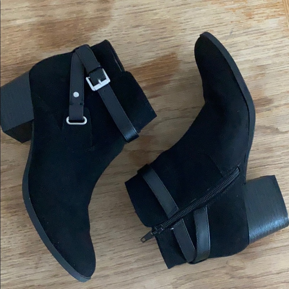 ankle rise black boots